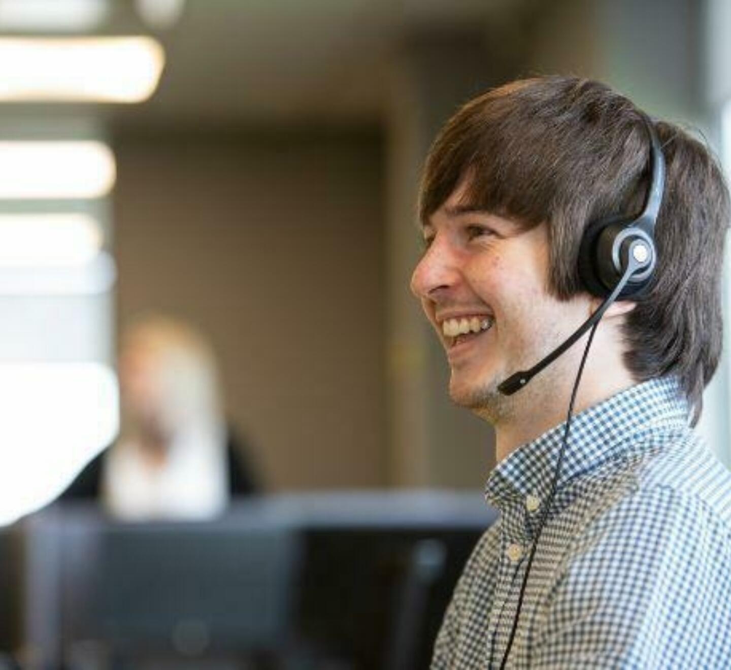 Lemon contact centre agent providing customer support on phone