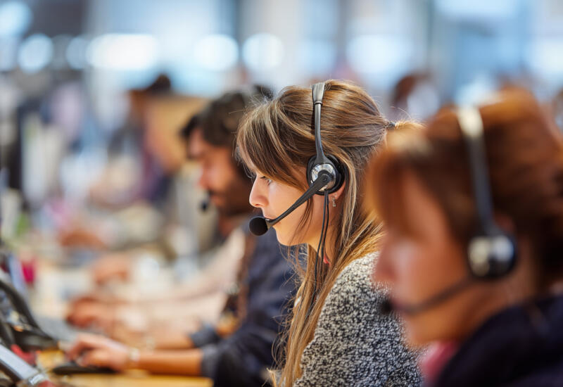 Contact centre agents providing live call answering support