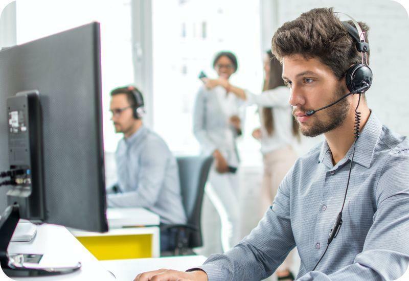 Contact centre agent providing customer support