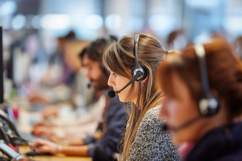 Contact centre agents providing live call answering support